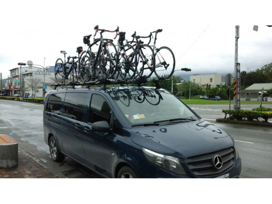 鐵 馬 補 給 車 1 